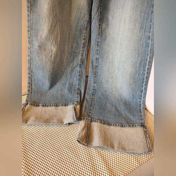 Time and Tru Women's Size 14 High Rise Straight Jeans w/Cuffs Light Wash NWT - Picture 4 of 6